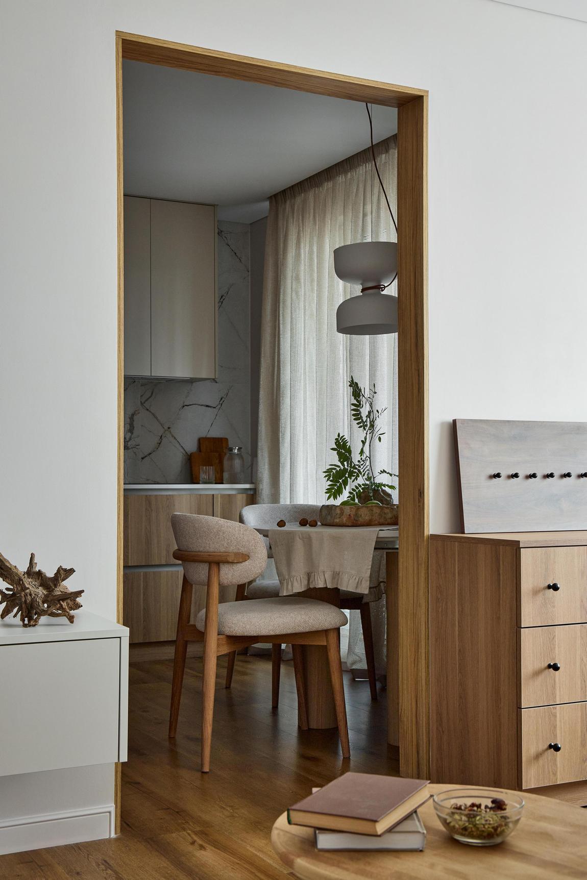 salon et cuisine studio 42m2 transformé en deux-pièces avec verrière bois