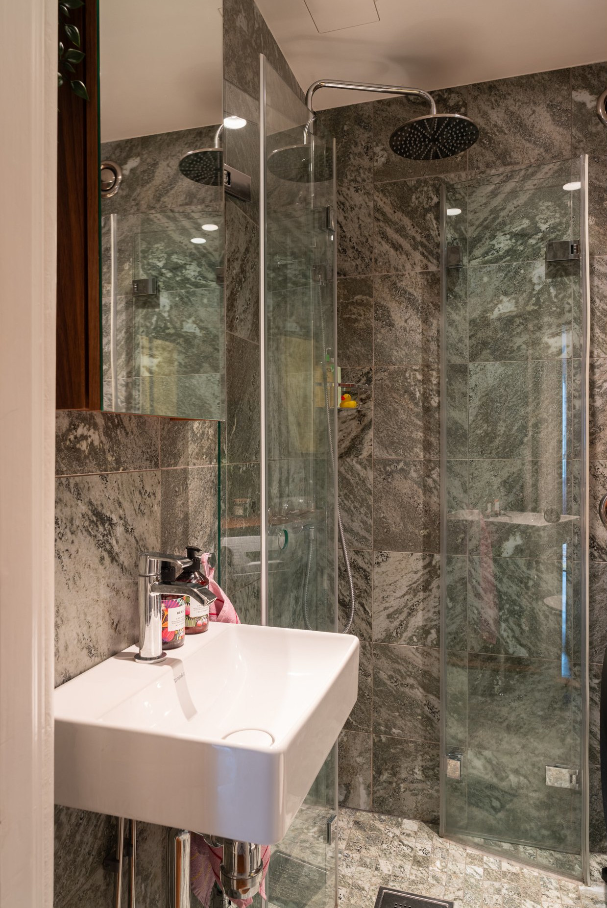 salle de bain marbre gris deux-pièces 46m2 rénové