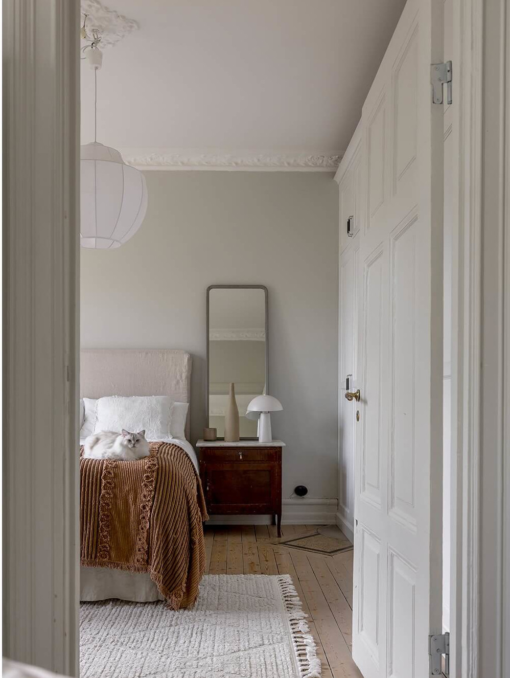 chambre tons naturels appartement ancien 62m2 avec moulures décoration scandinave chambre tons naturels appartement ancien 62m2 avec moulures décoration scandinave