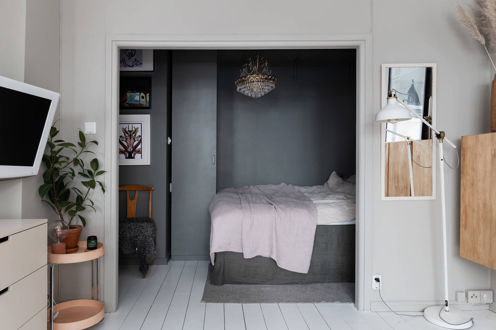 chambre alcôve murs gris et salon studio 33m2 décoration scandinave chambre alcôve murs gris et salon studio 33m2 décoration scandinave