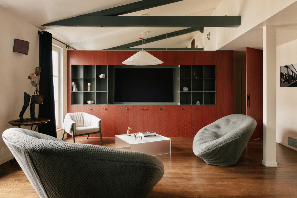 Deux appartements réunis pour créer un intérieur traversé par la lumière à Paris