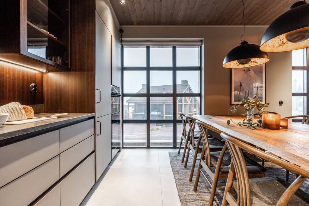 cuisine et salle à manger décoration contemporaine appartement montagnard en duplex de 140m2 cuisine et salle à manger décoration contemporaine appartement montagnard en duplex de 140m2