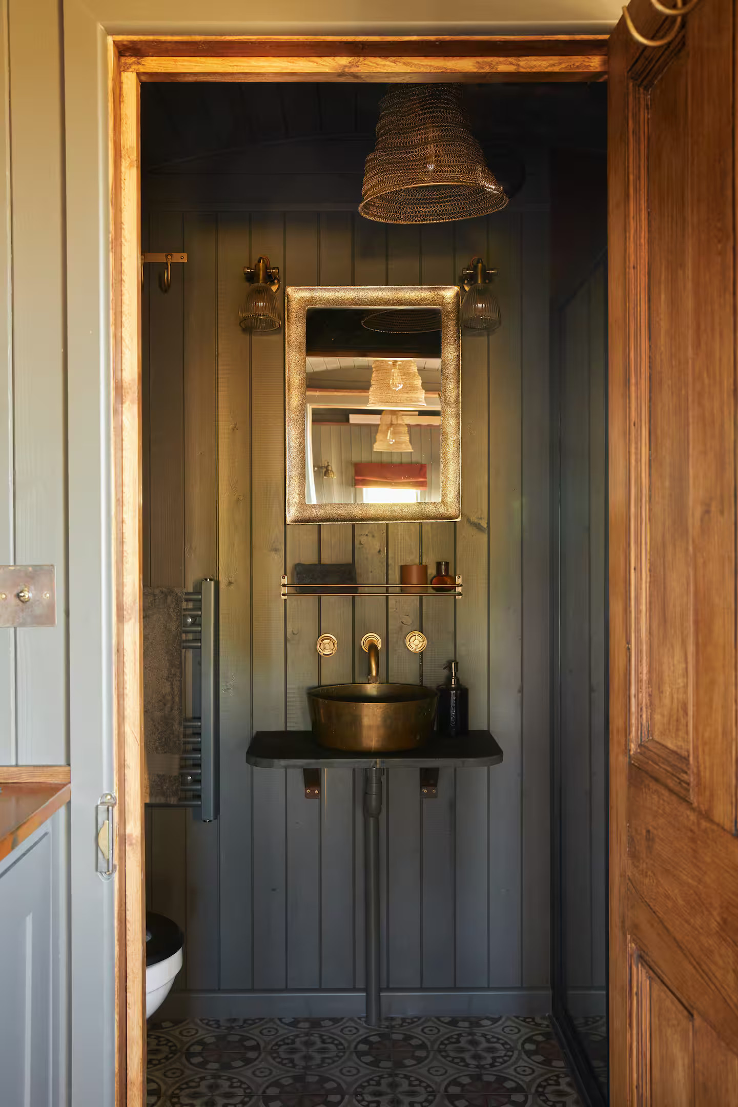 salle de bain intérieur tiny house roulotte style cabane de berger salle de bain intérieur tiny house roulotte style cabane de berger