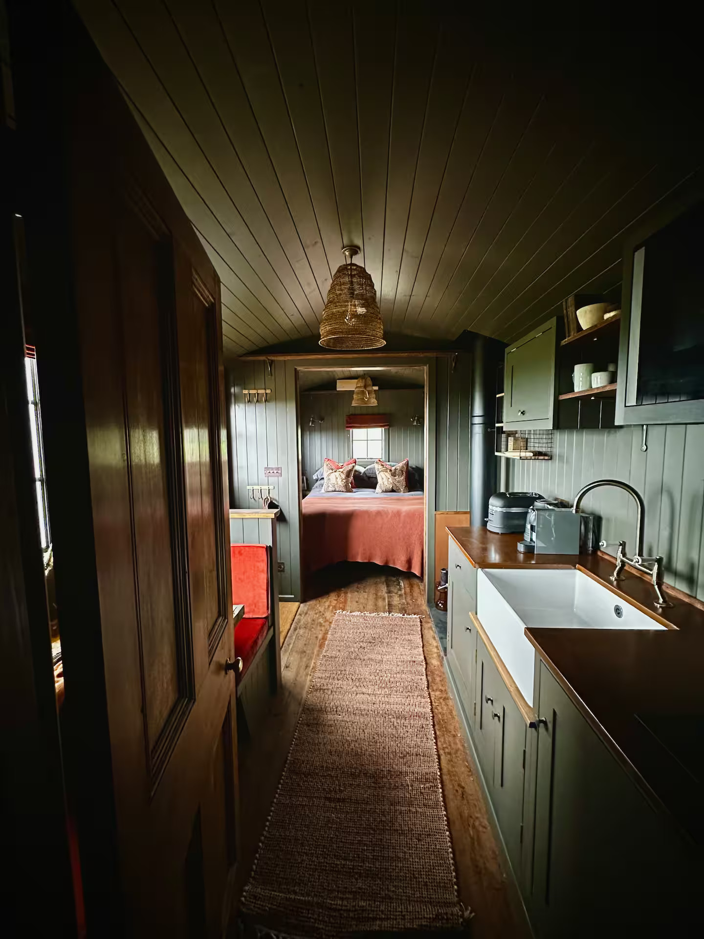 intérieur tiny house roulotte style cabane de berger intérieur tiny house roulotte style cabane de berger