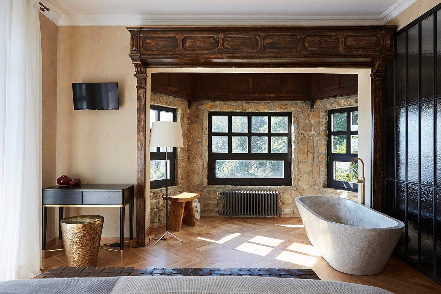 chambre avec salle de bain décoration contemporaine villa Mendi Argia