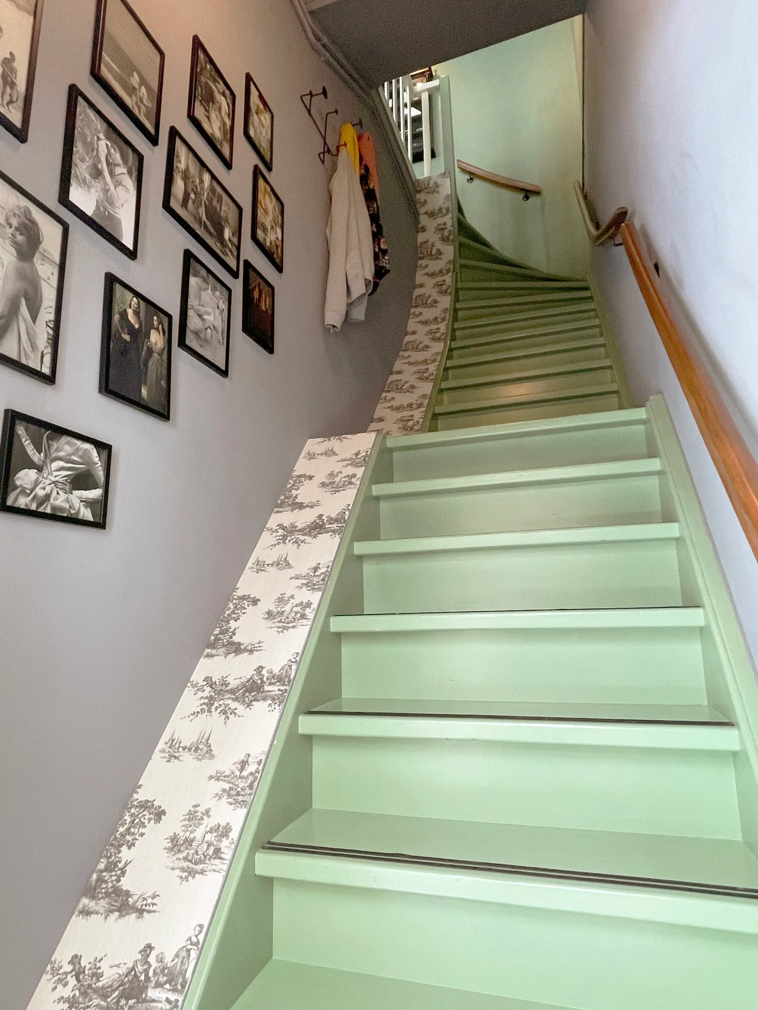 escalier peint en vert escalier peint en vert