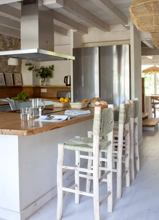 cuisine avec poutres maison en pierres décoration rustique chic
