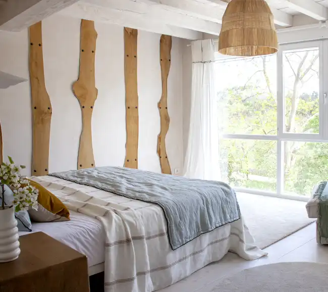 chambre avec poutres et colombages maison en pierres décoration rustique chic