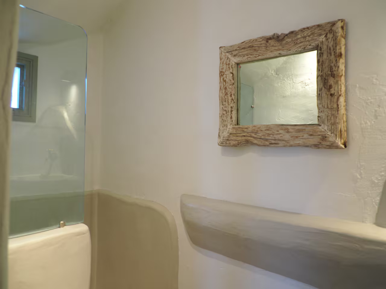 salle de bain petite maison en Grèce Paros décoration rustique chic tons clairs salle de bain petite maison en Grèce Paros décoration rustique chic tons clairs