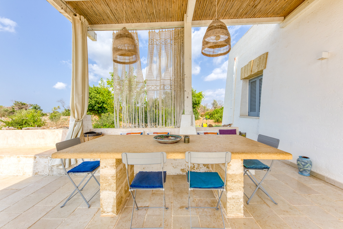 terrasse avec pergola maison de campagne Pouilles décoration rustique terrasse avec pergola maison de campagne Pouilles décoration rustique