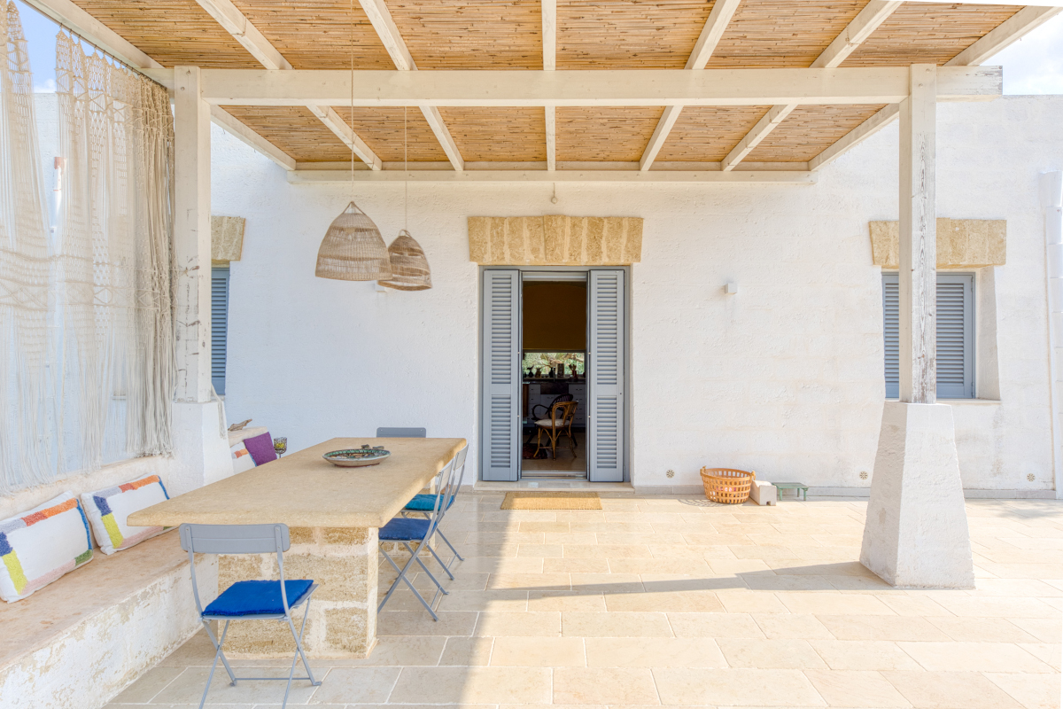 terrasse avec pergola maison de campagne Pouilles décoration rustique terrasse avec pergola maison de campagne Pouilles décoration rustique