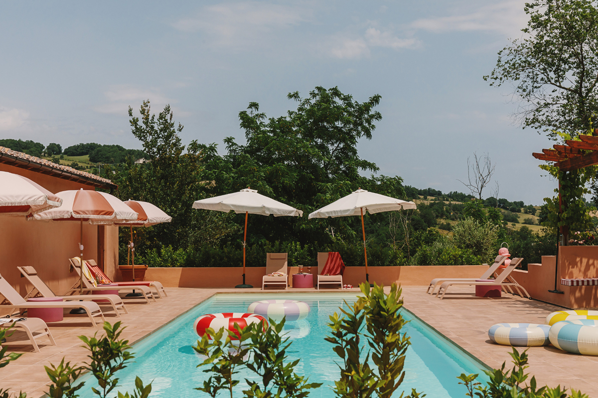 piscine maison en pierres Italie avec piscine rénovée dans les Marches piscine maison en pierres Italie avec piscine rénovée dans les Marches