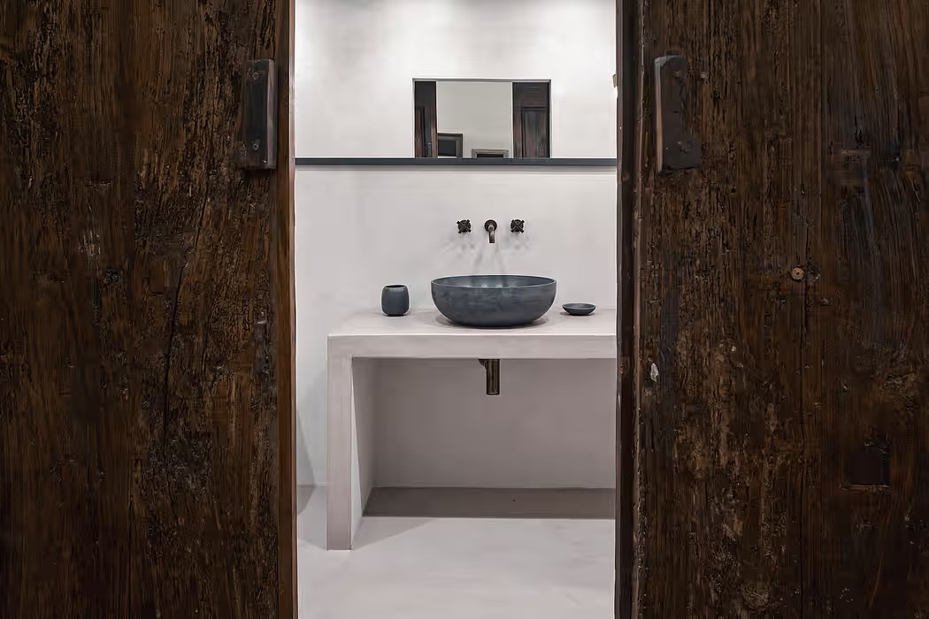 salle de bain contemporaine maison médiévale rénovée Casatorre dei Leoni Sienne Italie salle de bain contemporaine maison médiévale rénovée Casatorre dei Leoni Sienne Italie