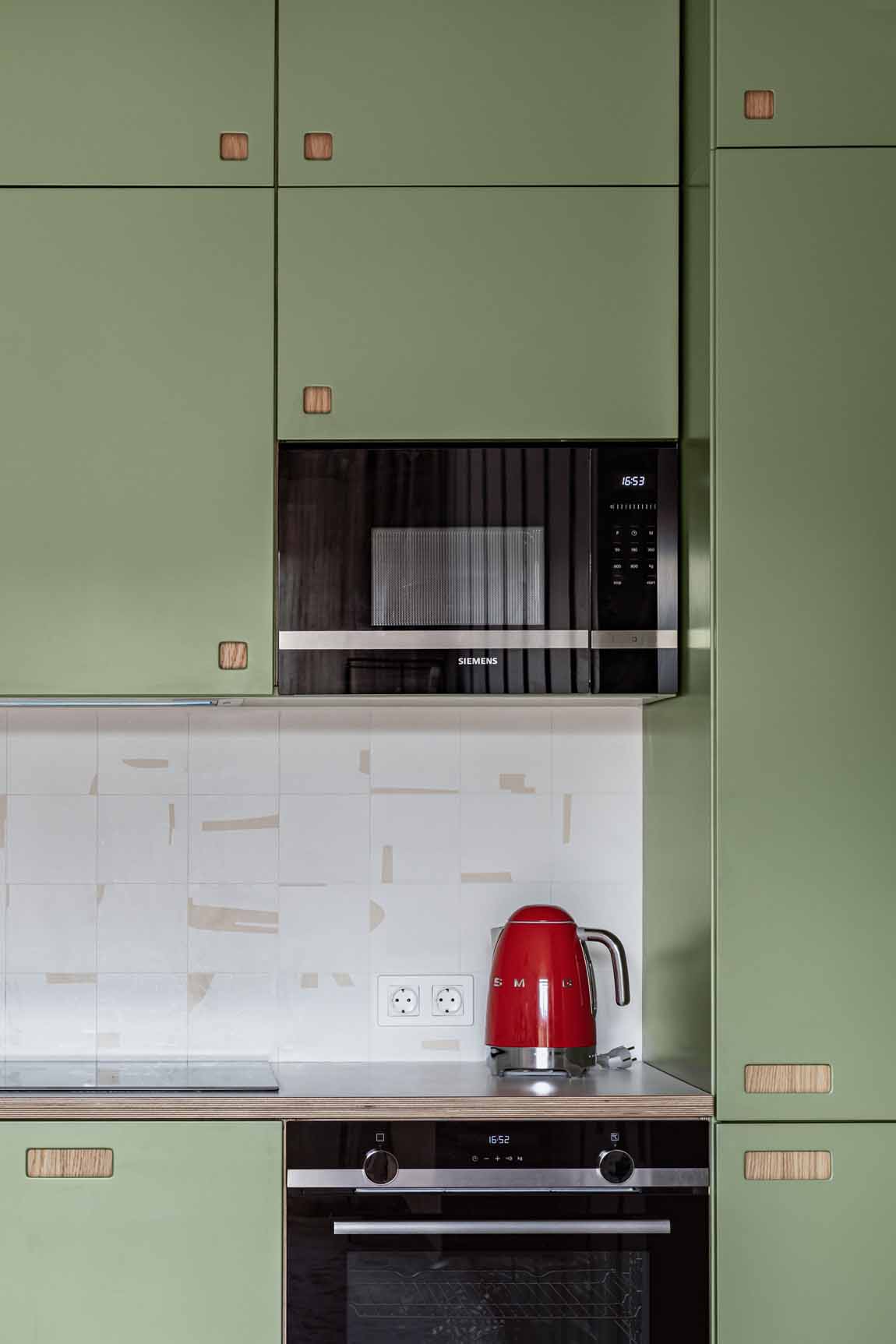 cuisine ouverte verte appartement 62m2 décoration colorée cuisine ouverte verte appartement 62m2 décoration colorée