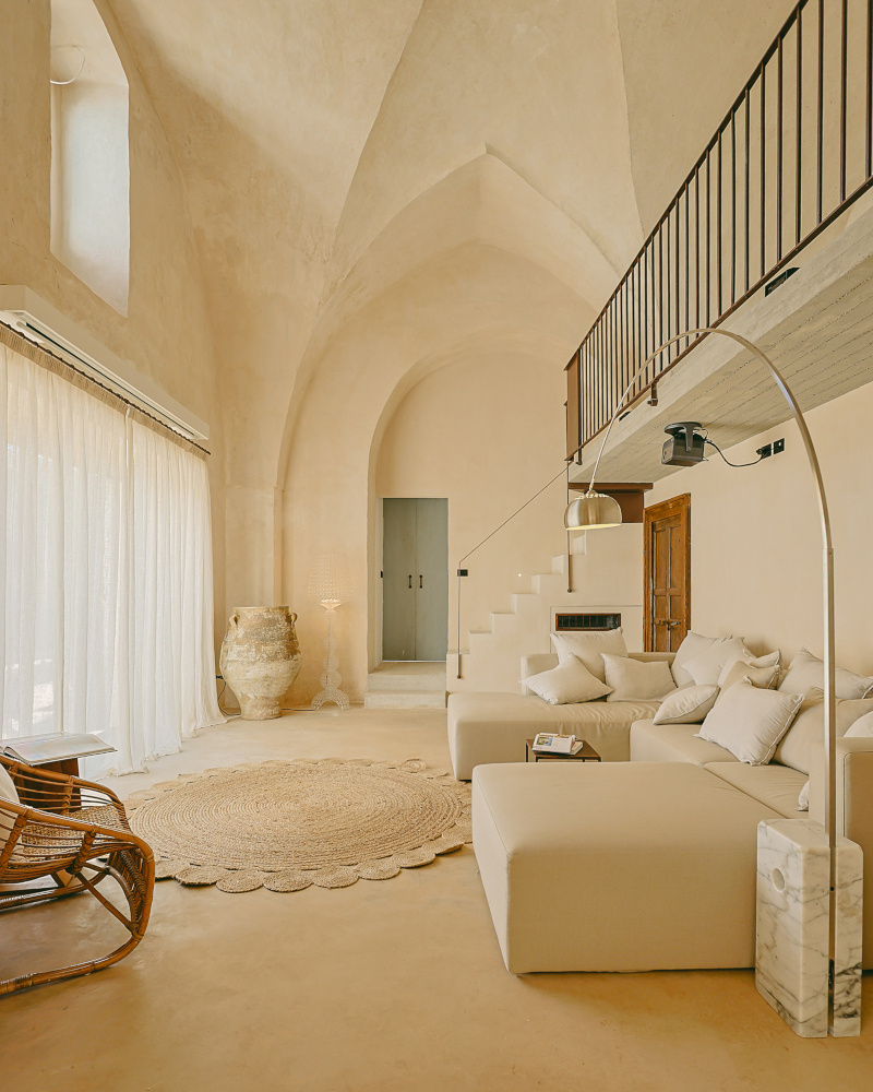salon avec voûtes masseria du 18e siècle rénovée Masseria Gemini Pouilles décoration contemporaine salon avec voûtes masseria du 18e siècle rénovée Masseria Gemini Pouilles décoration contemporaine