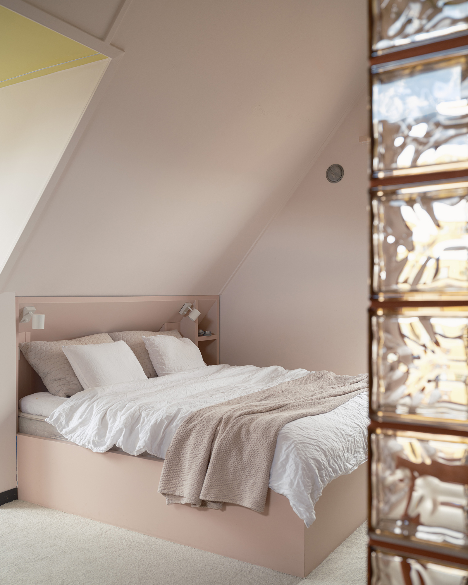 chambre avec pavés de verre maison de ville moderniste Packhus chambre avec pavés de verre maison de ville moderniste Packhus