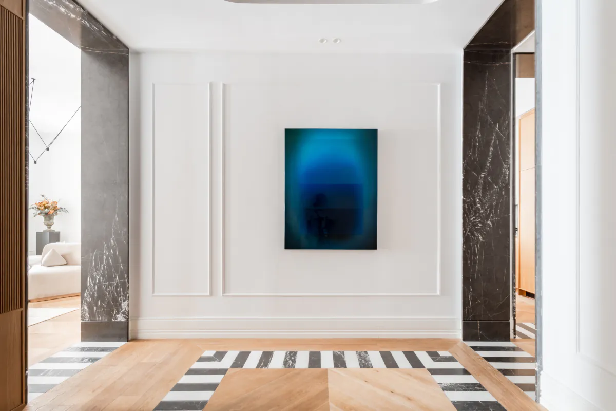 entrée décoration contemporaine en tons naturels appartement Madrid entrée décoration contemporaine en tons naturels appartement Madrid