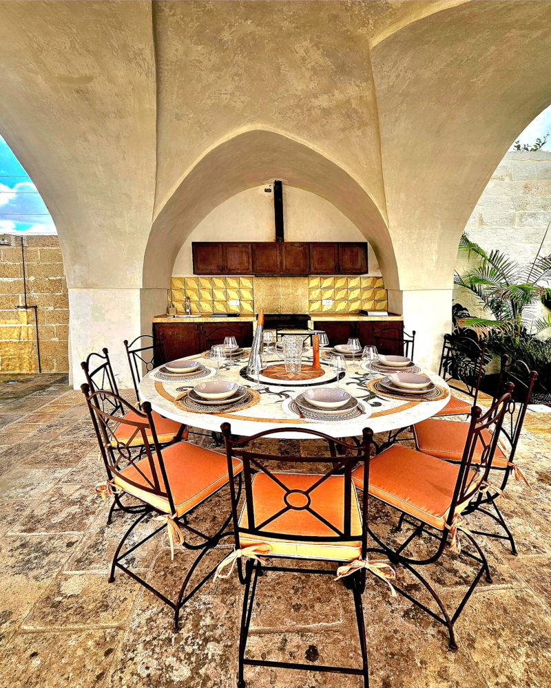 terrasse cuisine et salle à manger d terrasse cuisine et salle à manger d'été masseria du 18e siècle rénovée Masseria Gemini Pouilles