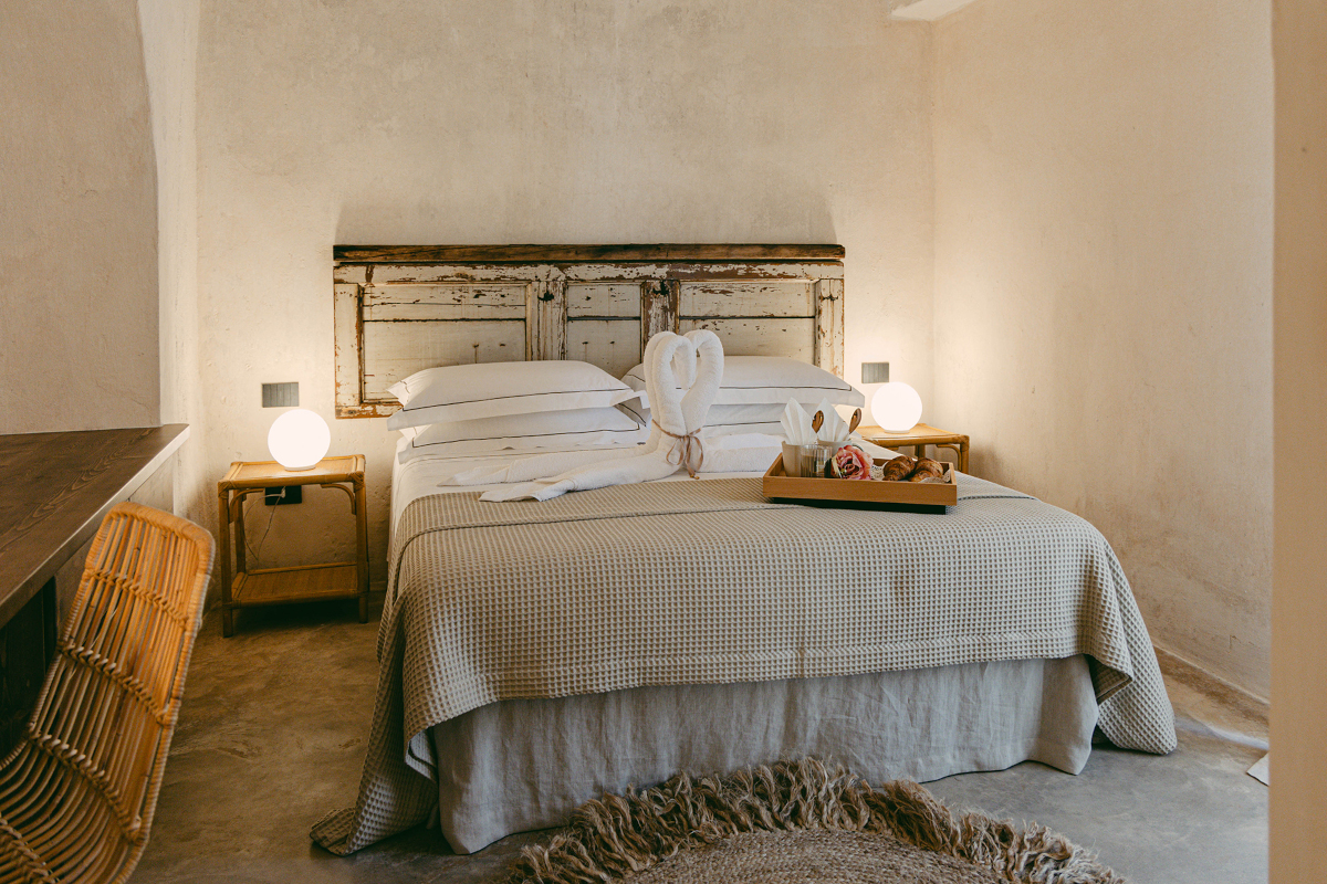 chambre masseria du 18e siècle rénovée Masseria Gemini Pouilles décoration contemporaine chambre masseria du 18e siècle rénovée Masseria Gemini Pouilles décoration contemporaine