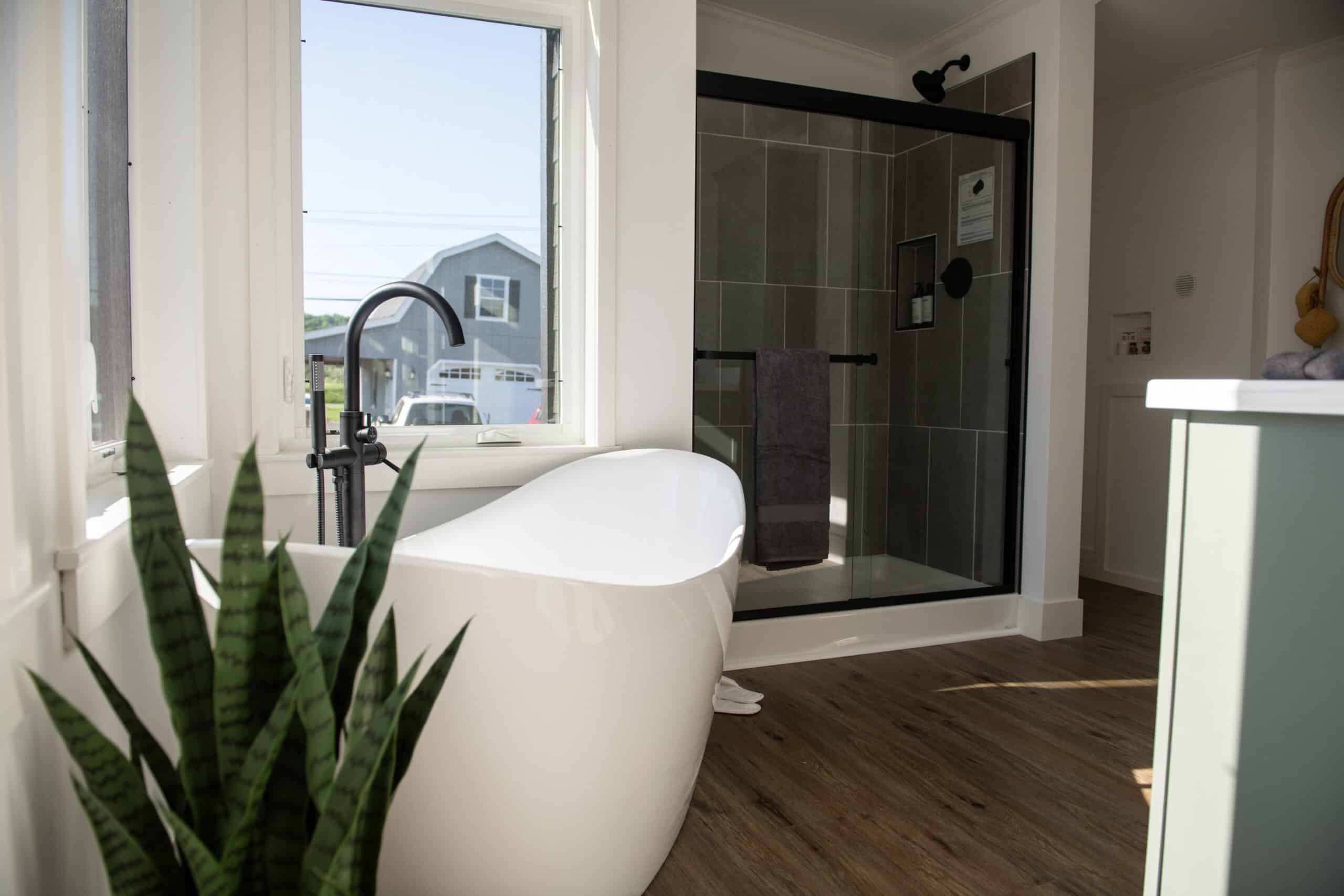 salle de bain design petite maison de 62m2 Sonoma par Zook Cabins salle de bain design petite maison de 62m2 Sonoma par Zook Cabins