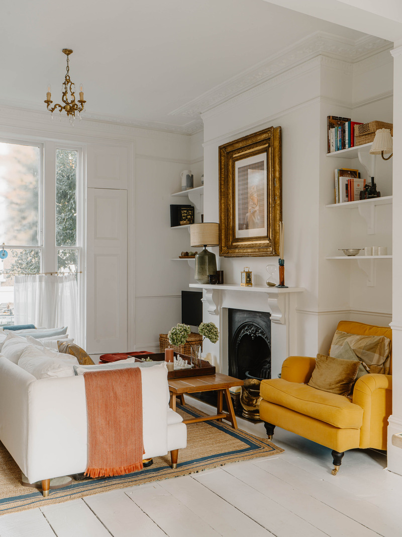 salon avec cheminée ancienne deux-pièces 44m2 Londres décoration rustique chic
