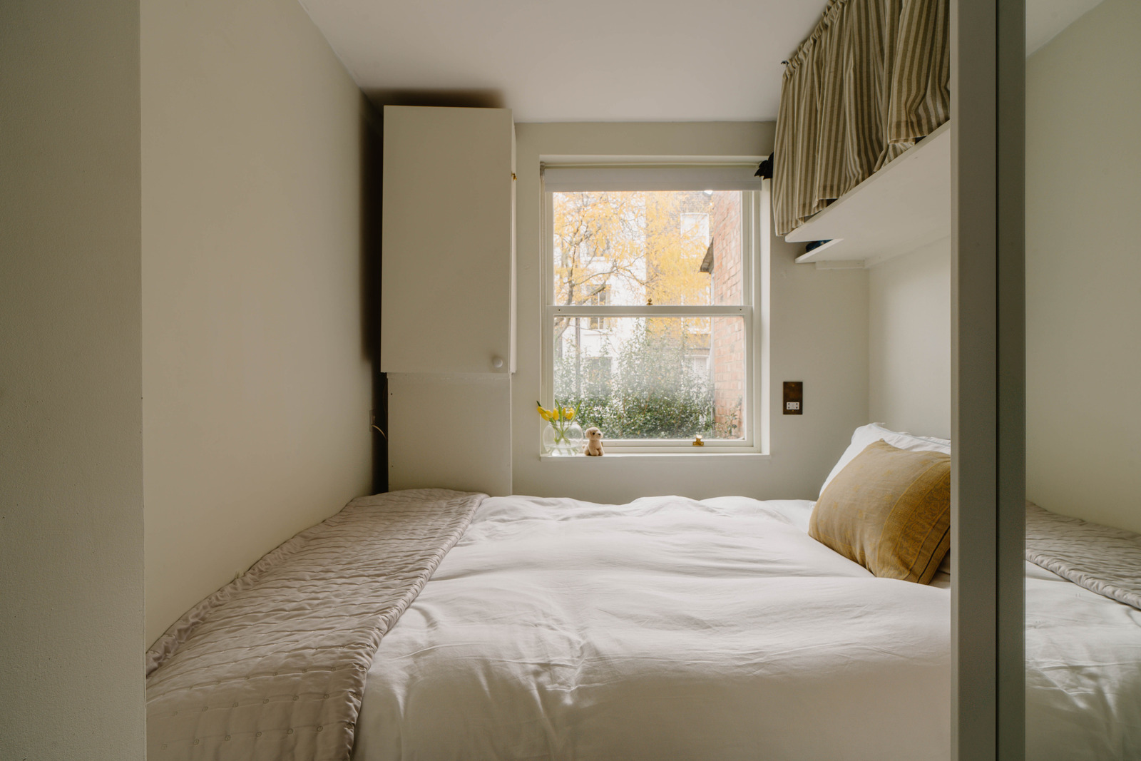 chambre 7m2 avec lit double deux-pièces 44m2 Londres décoration rustique chic