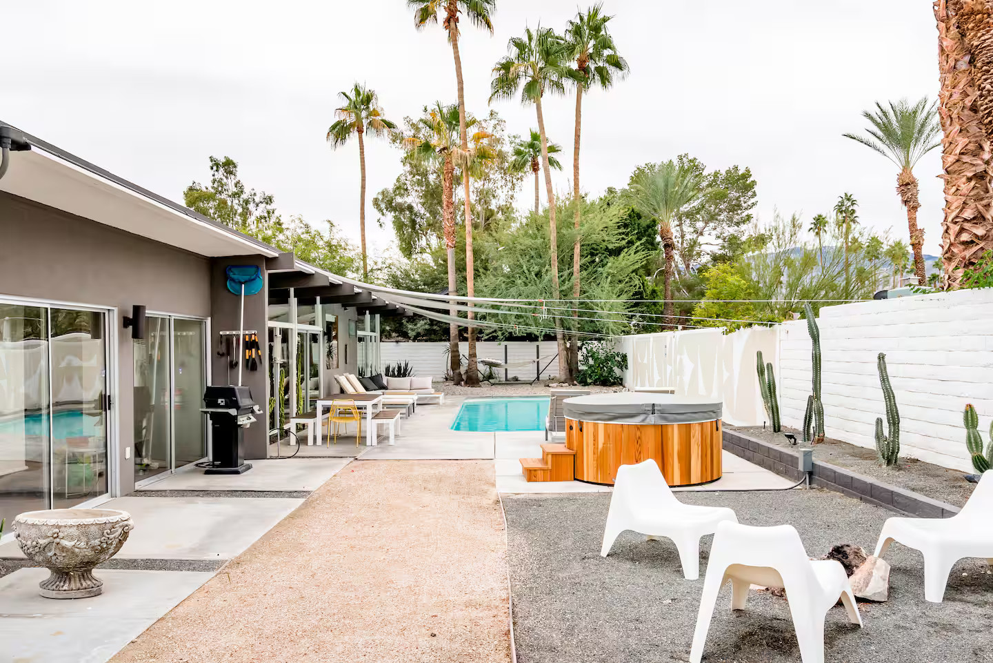 jardin avec piscine maison moderniste Palm Springs décoration mid-century jardin avec piscine maison moderniste Palm Springs décoration mid-century