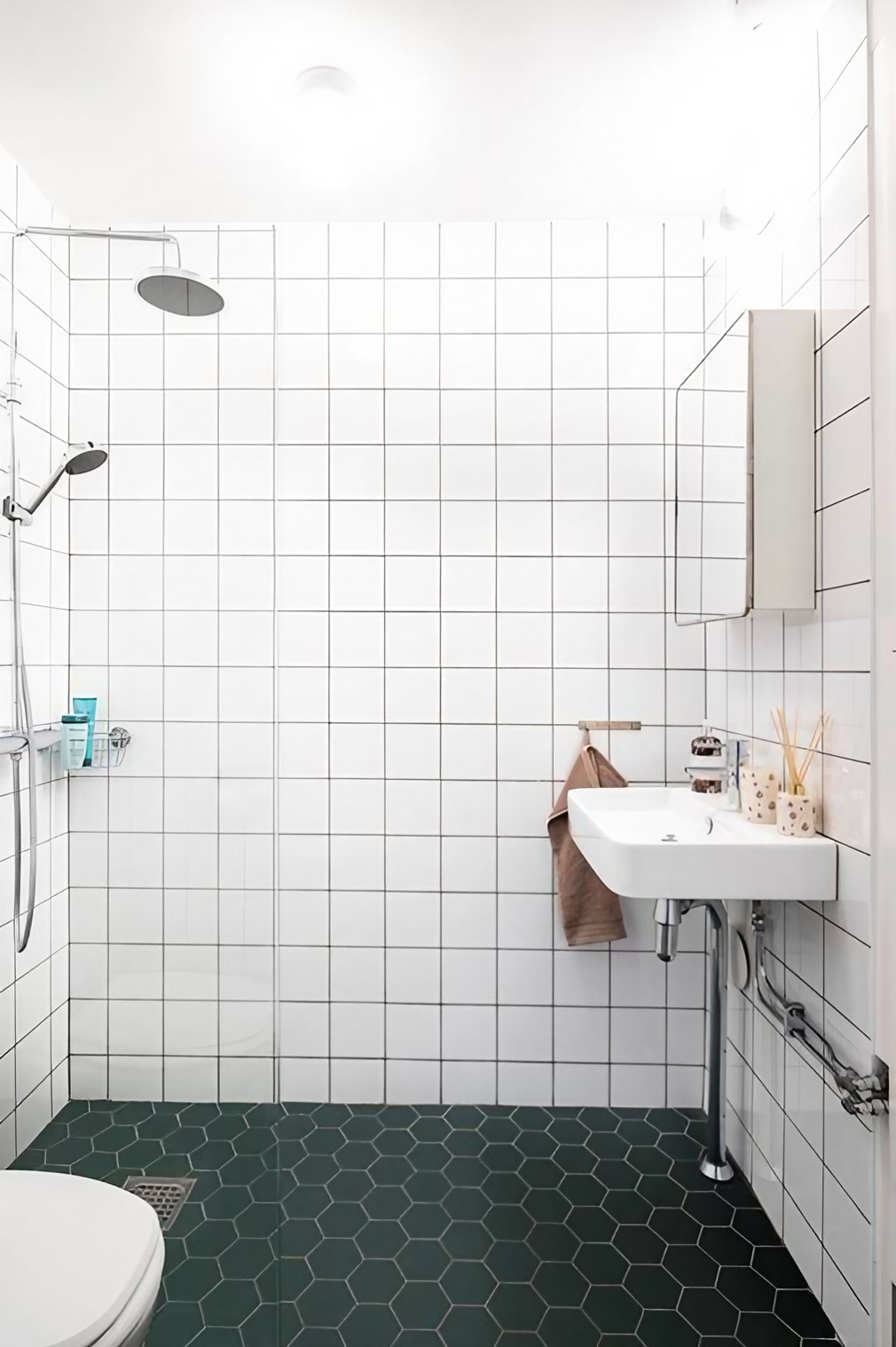 salle de bain blanche et noire studio 48m2