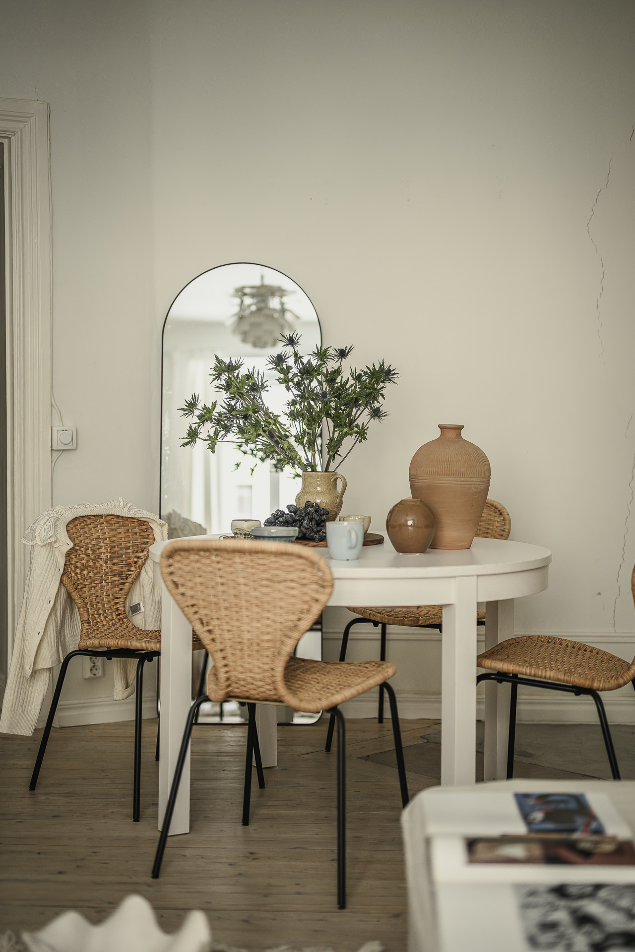 salle à manger table ronde deux-pièces 52m2 décoration scandinave salle à manger table ronde deux-pièces 52m2 décoration scandinave