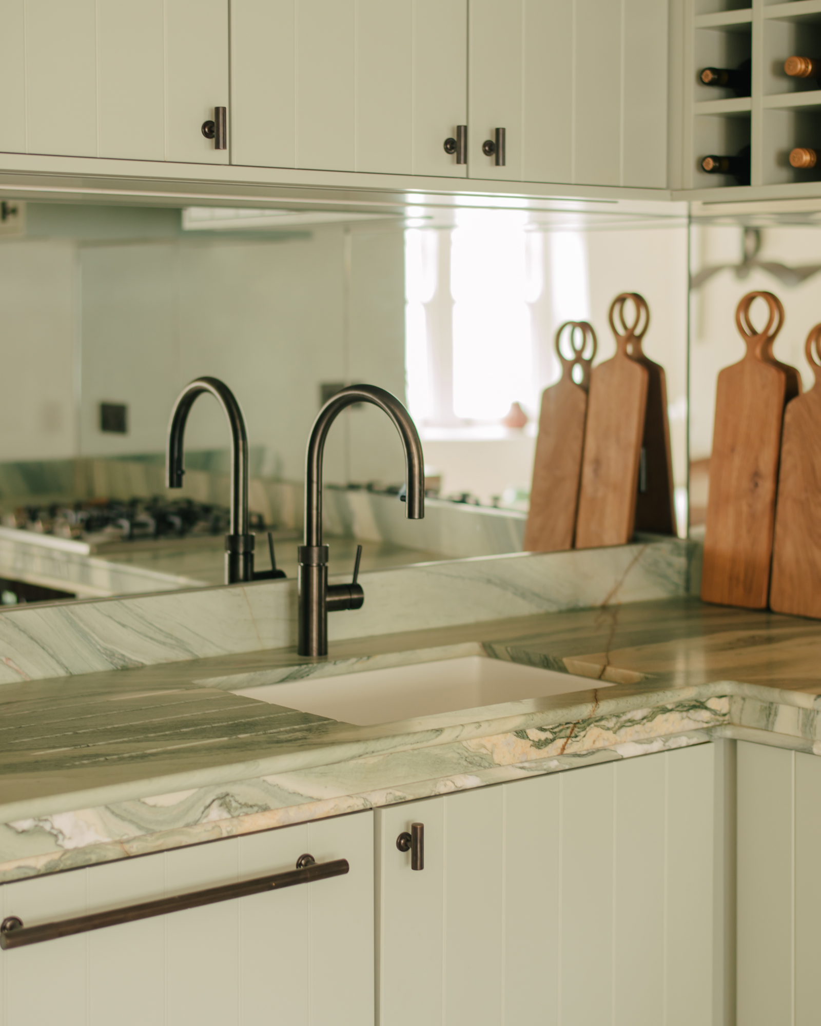 cuisine verte avec plan de travail onyx vert décoration contemporaine cuisine verte avec plan de travail onyx vert décoration contemporaine