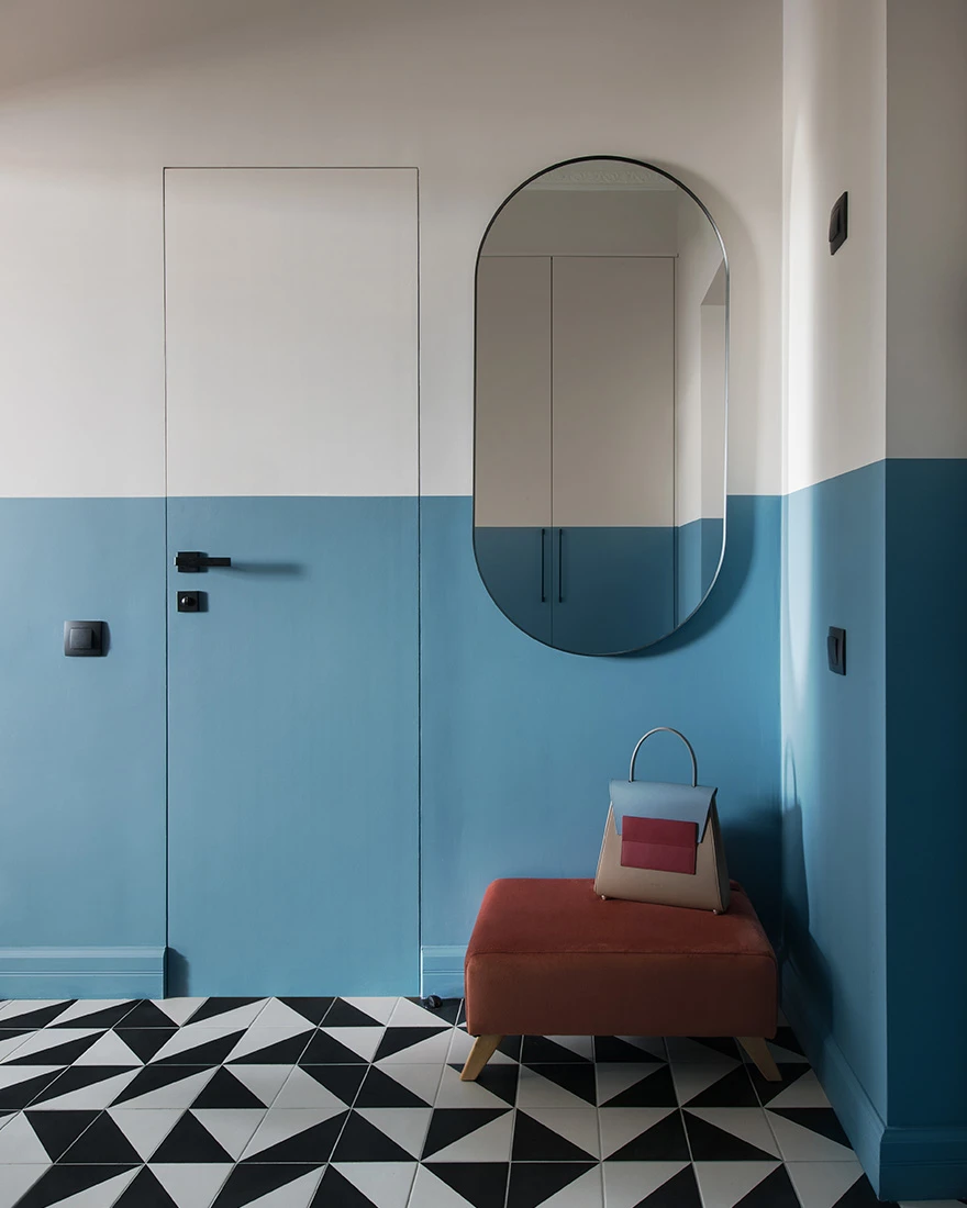 entrée mur bleu sol noir et blanc décoration contemporaine appartement de 35m2 entrée mur bleu sol noir et blanc décoration contemporaine appartement de 35m2