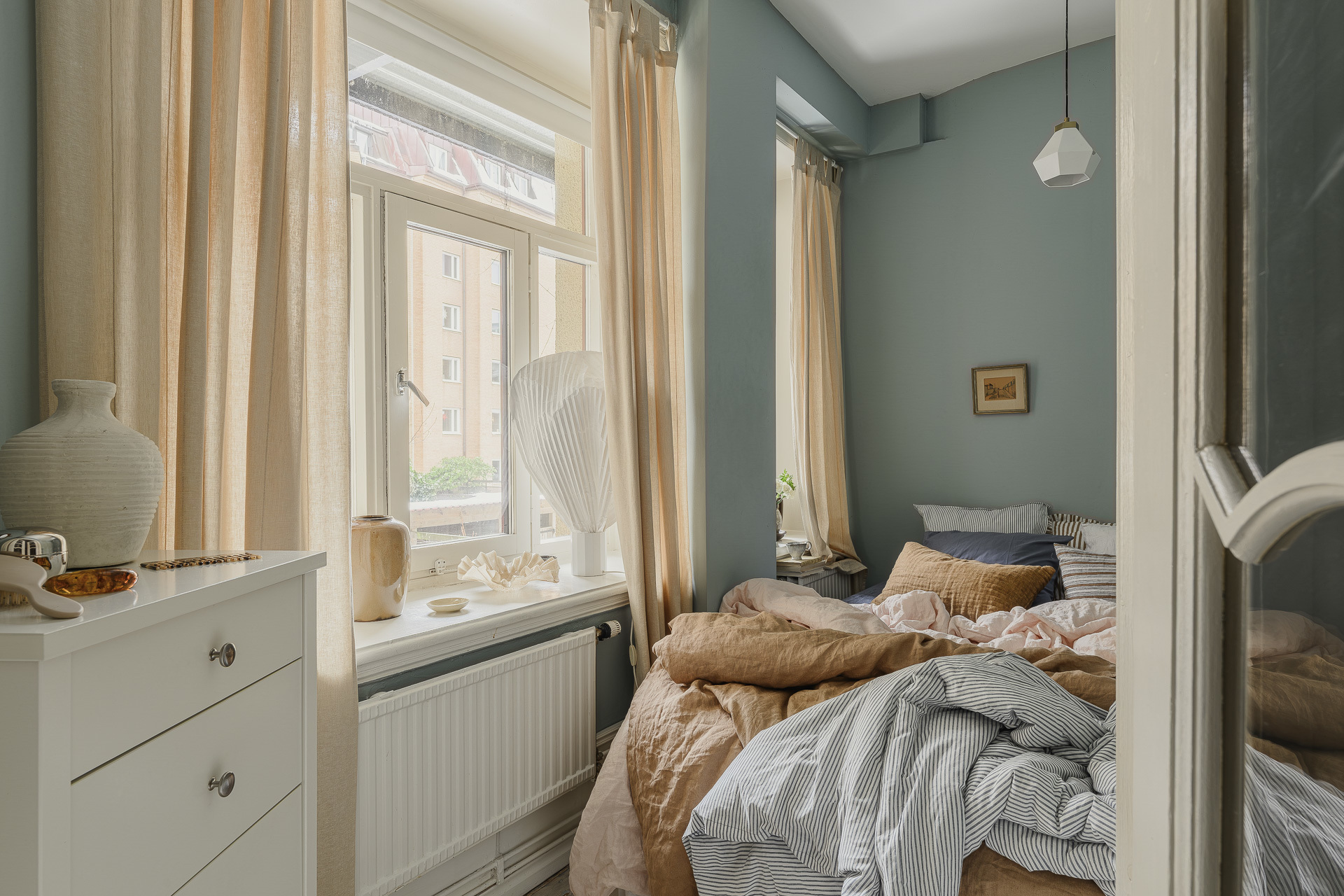 petite chambre mur bleu deux-pièces 52m2 décoration scandinave petite chambre mur bleu deux-pièces 52m2 décoration scandinave