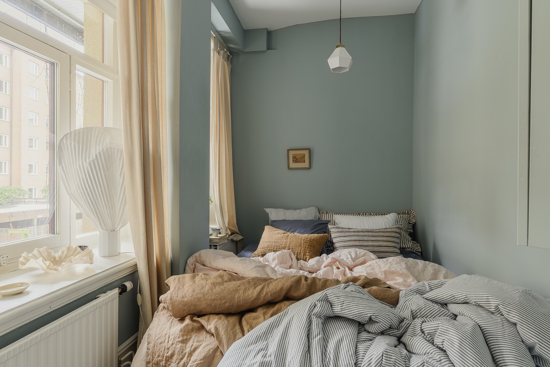 petite chambre mur bleu deux-pièces 52m2 décoration scandinave petite chambre mur bleu deux-pièces 52m2 décoration scandinave