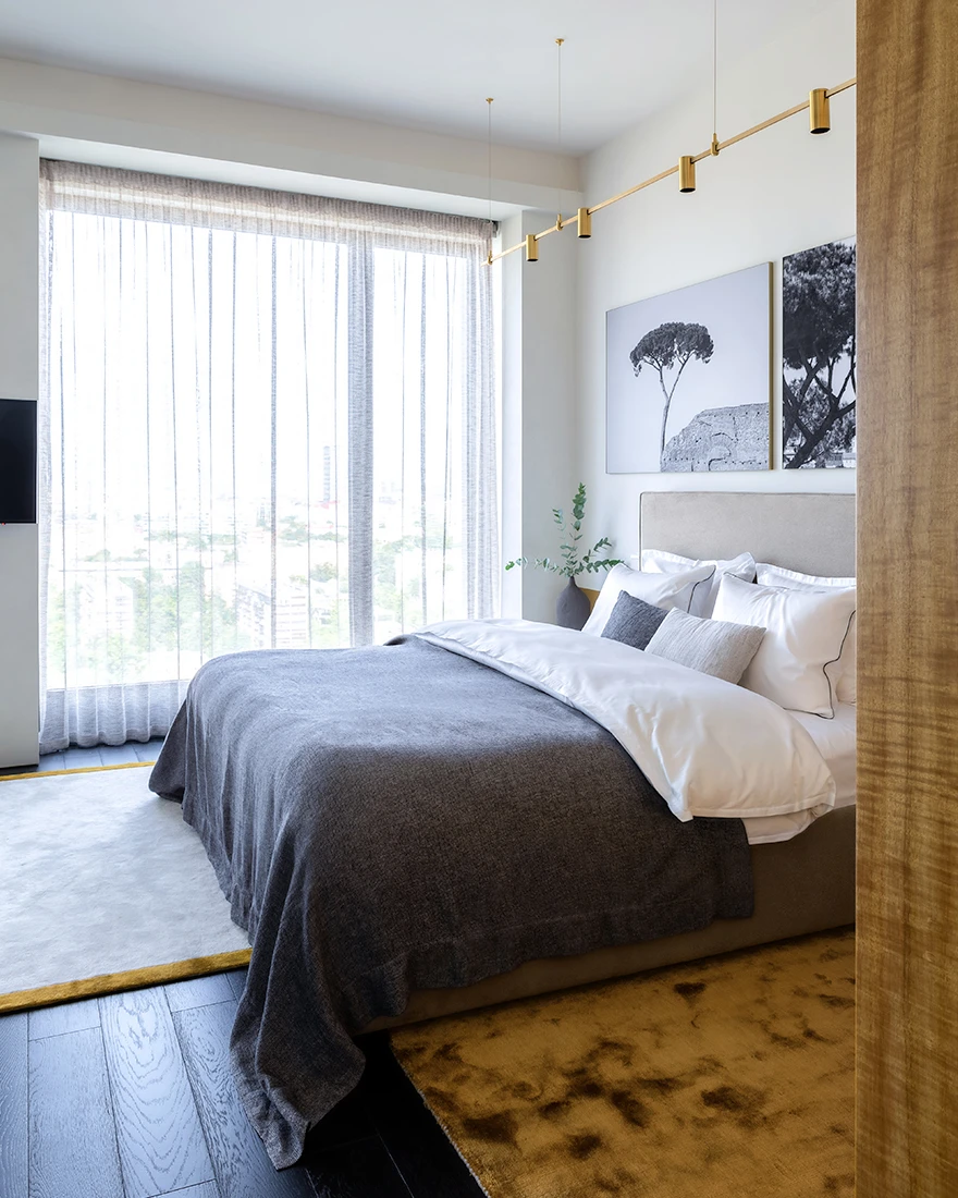 espace chambre studio 45m2 décoration design grise et jaune moutarde espace chambre studio 45m2 décoration design grise et jaune moutarde