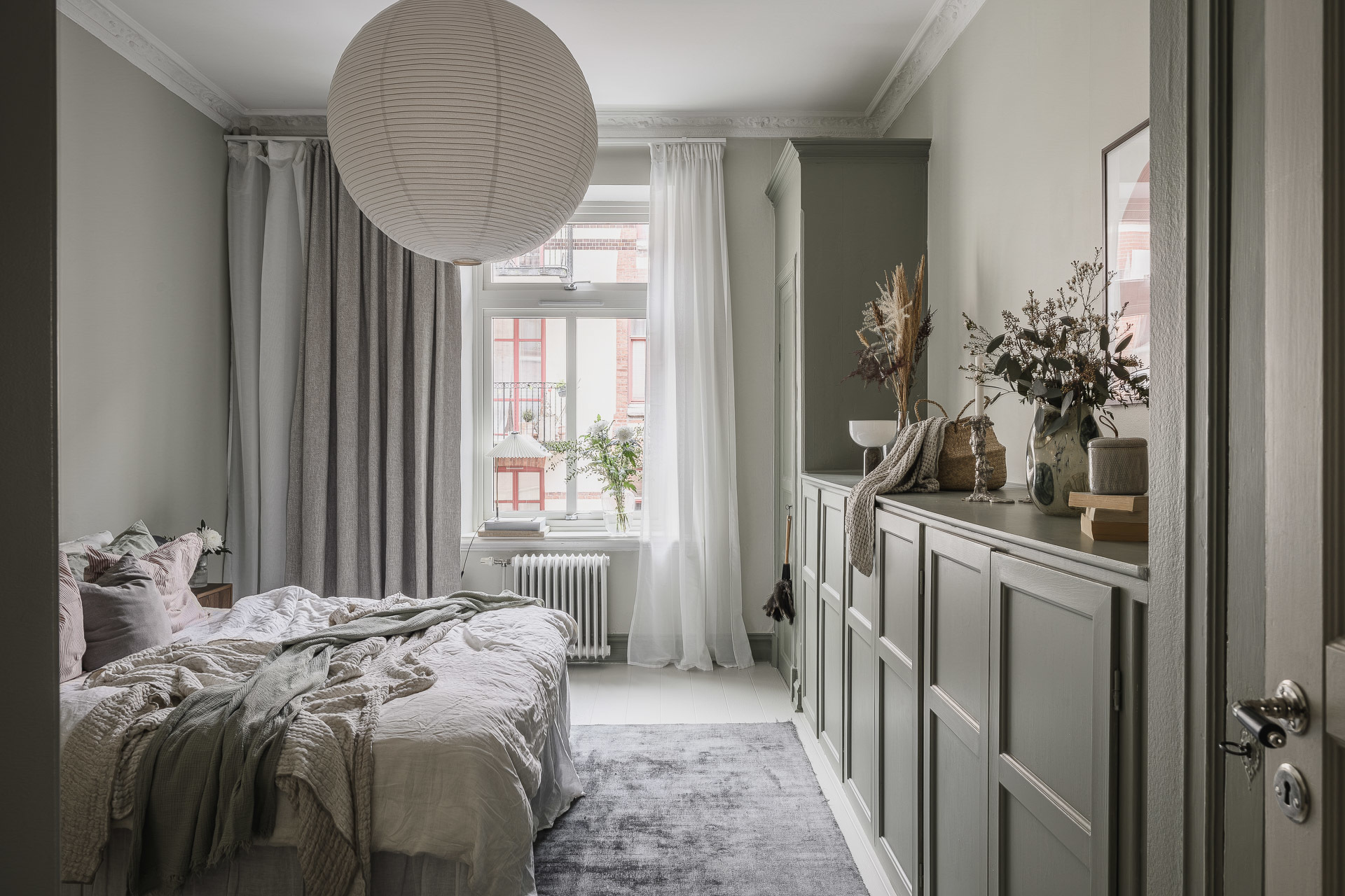 chambre beige et vert sauge décoration scandinave appartement 72m2 ancien chambre beige et vert sauge décoration scandinave appartement 72m2 ancien