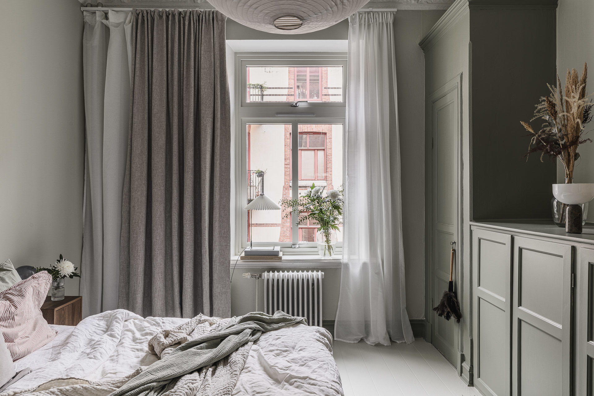 chambre beige et vert sauge décoration scandinave appartement 72m2 ancien chambre beige et vert sauge décoration scandinave appartement 72m2 ancien