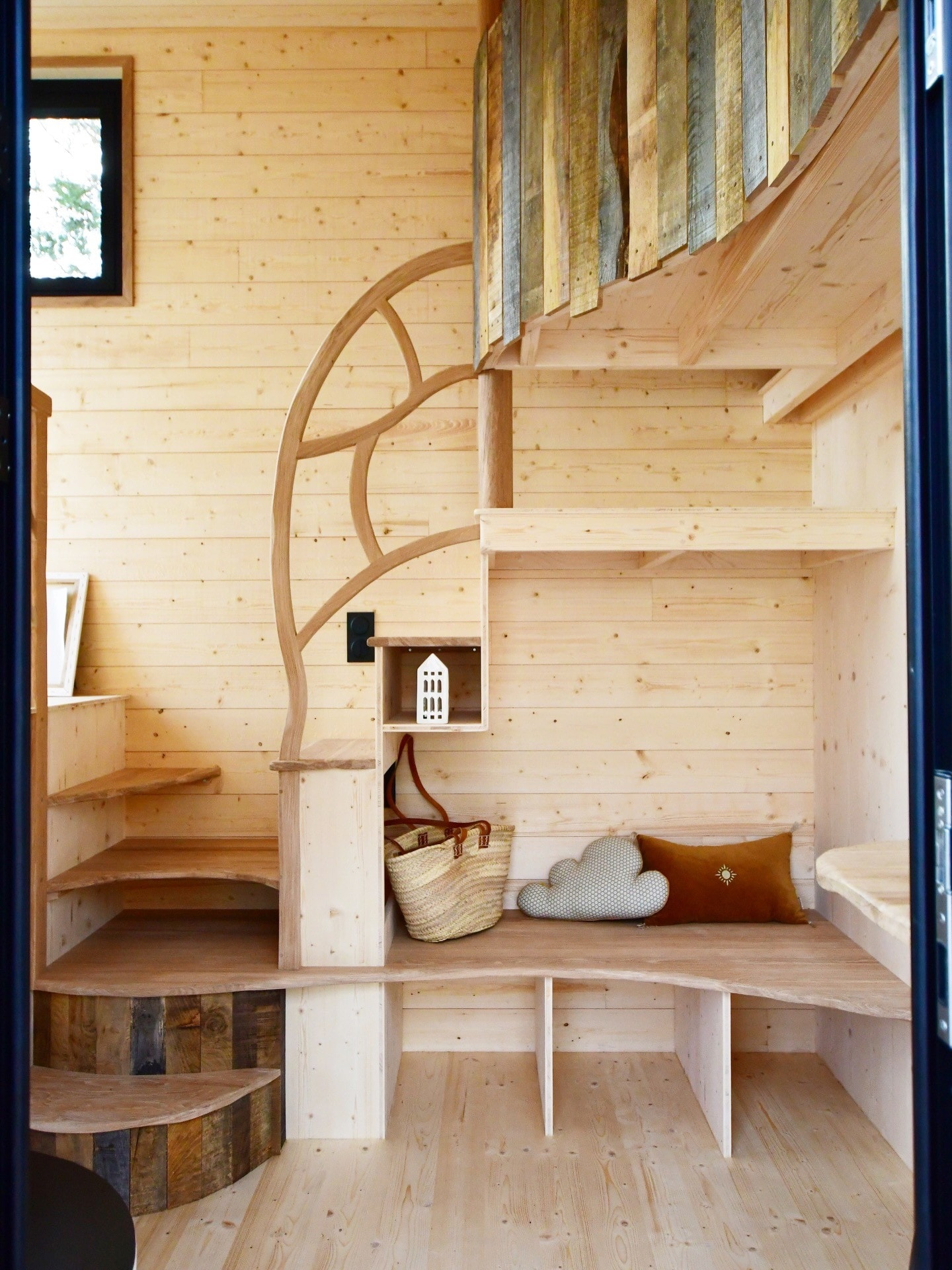 escalier artisanal tiny house française escalier artisanal tiny house française