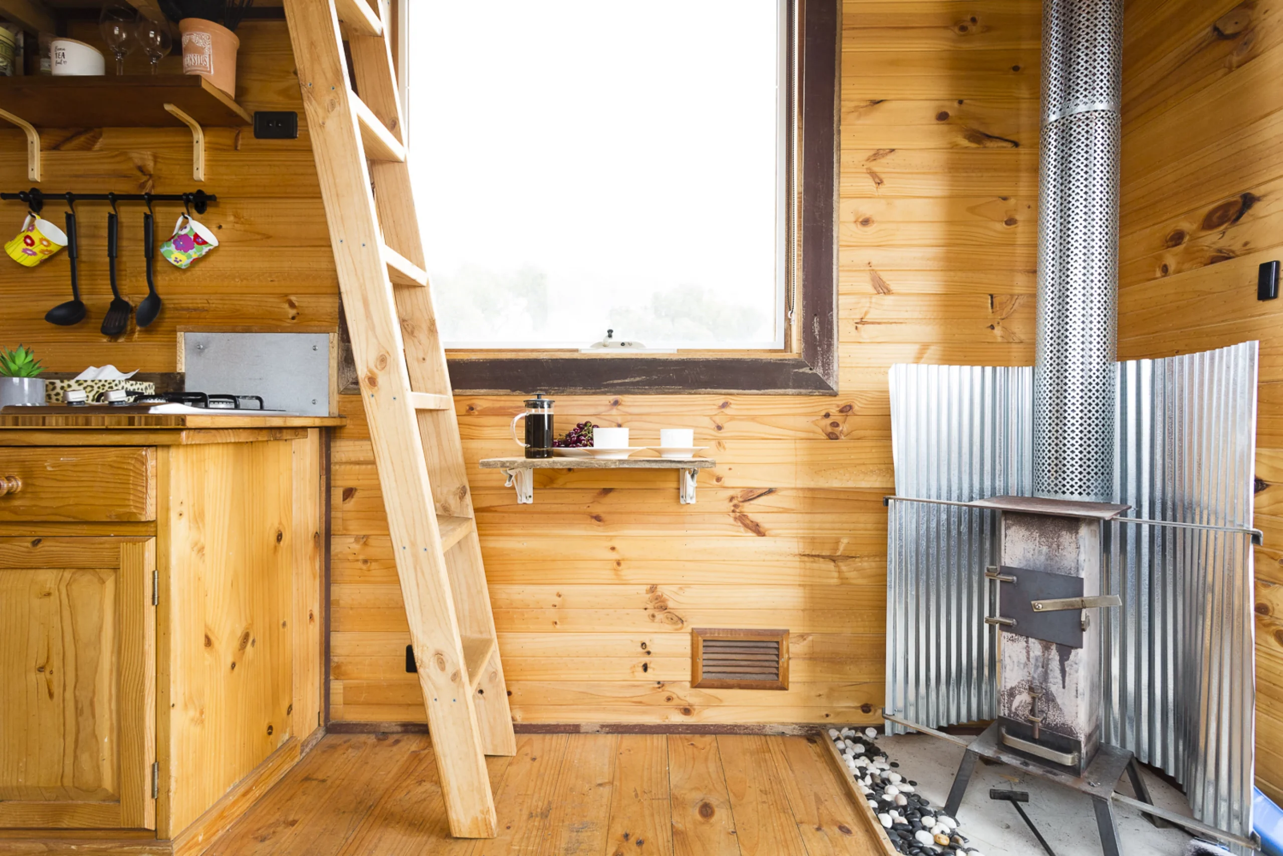 cuisine et poêle tiny house rustique de 15m2 Tallarook Hilltop cuisine et poêle tiny house rustique de 15m2 Tallarook Hilltop