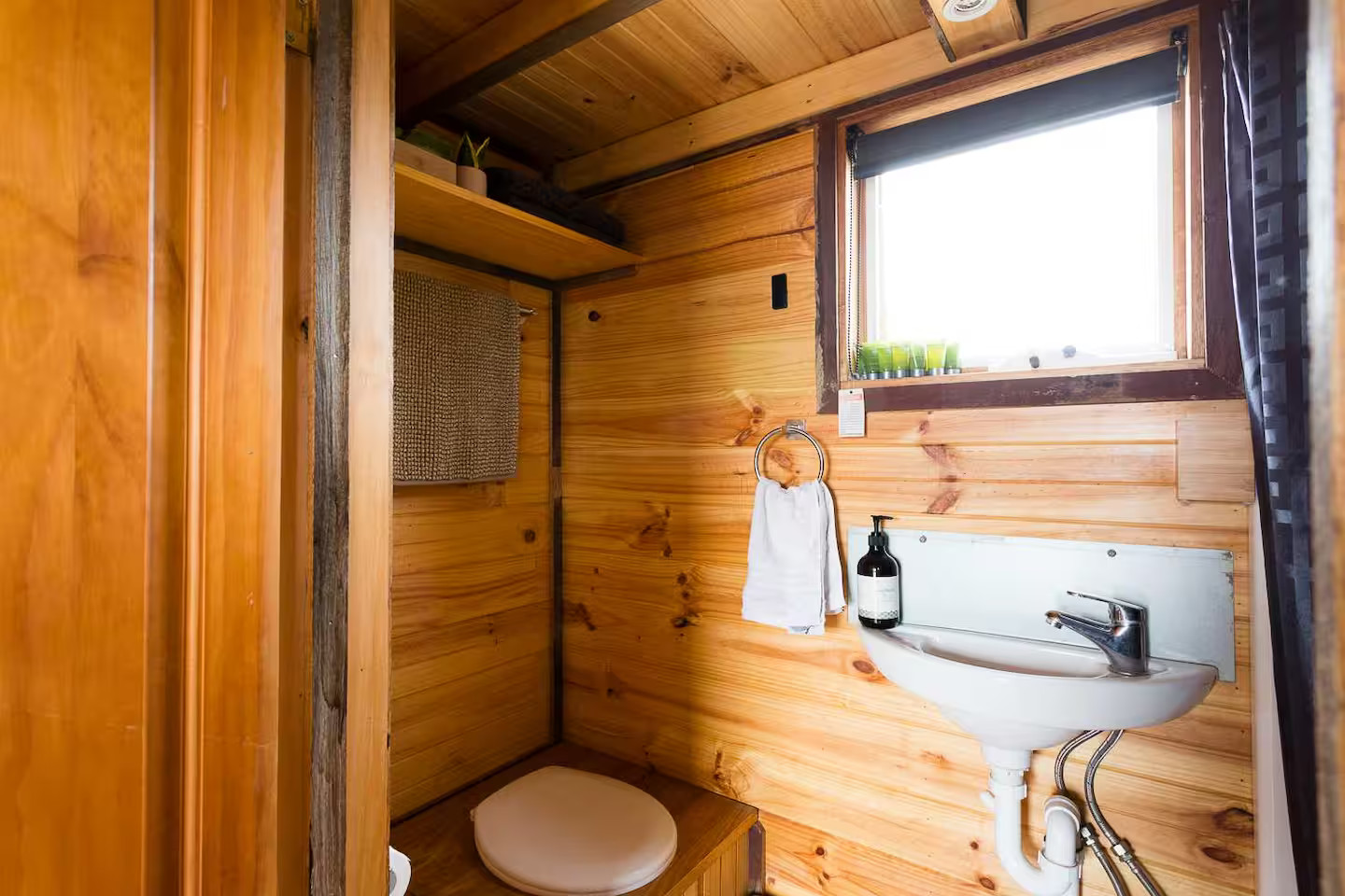 salle de bain tiny house rustique de 15m2 Tallarook Hilltop salle de bain tiny house rustique de 15m2 Tallarook Hilltop