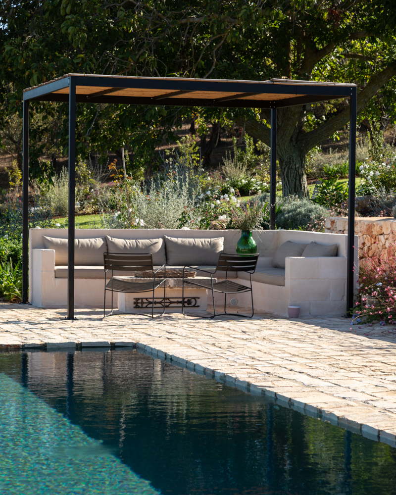 terrasse avec pergola et piscine maison Pouilles trulli Otto Cappelli