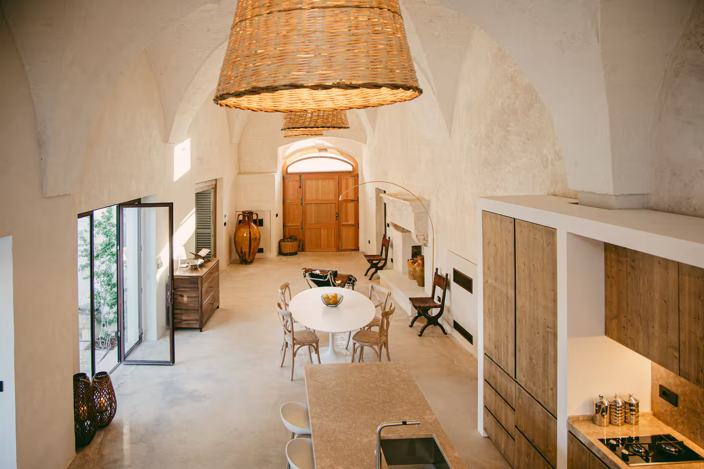 cuisine et salle à manger masseria du 18e siècle rénovée Masseria Gemini Pouilles décoration contemporaine cuisine et salle à manger masseria du 18e siècle rénovée Masseria Gemini Pouilles décoration contemporaine