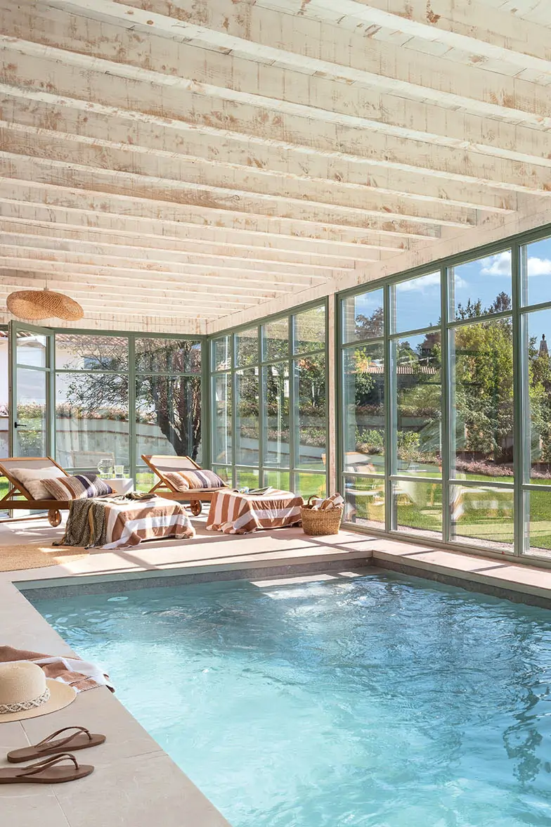 piscine intérieure dans maison ancienne rénovée et agrandie décoration rustique chic piscine intérieure dans maison ancienne rénovée et agrandie décoration rustique chic