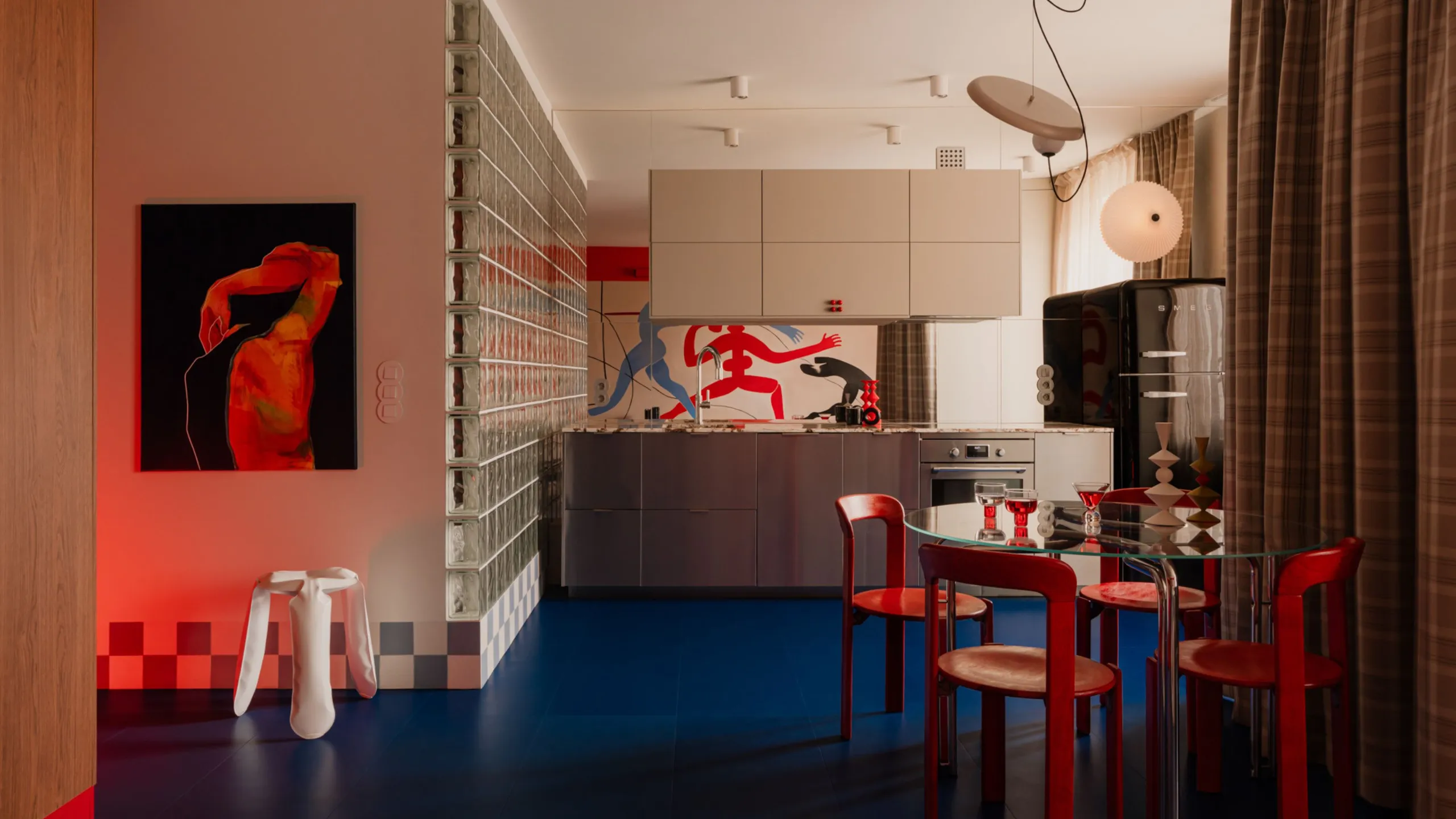 studio décoration contemporaine colorée inspirée par la dance et le Bauhaus studio décoration contemporaine colorée inspirée par la dance et le Bauhaus