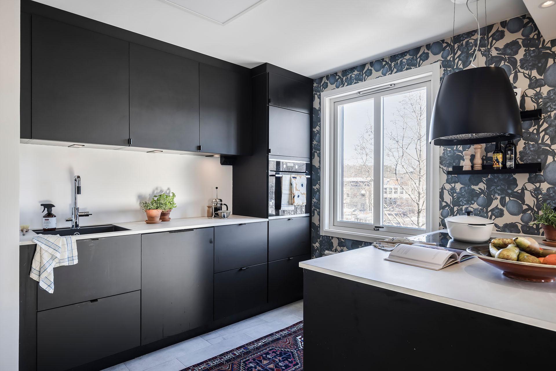 cuisine ouverte appartement 94m2 décoration scandinave avec papier-peint cuisine ouverte appartement 94m2 décoration scandinave avec papier-peint