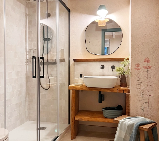 salle de bain décoration contemporaine maison centenaire en pierres rénovée "La Bendita" par Wishome