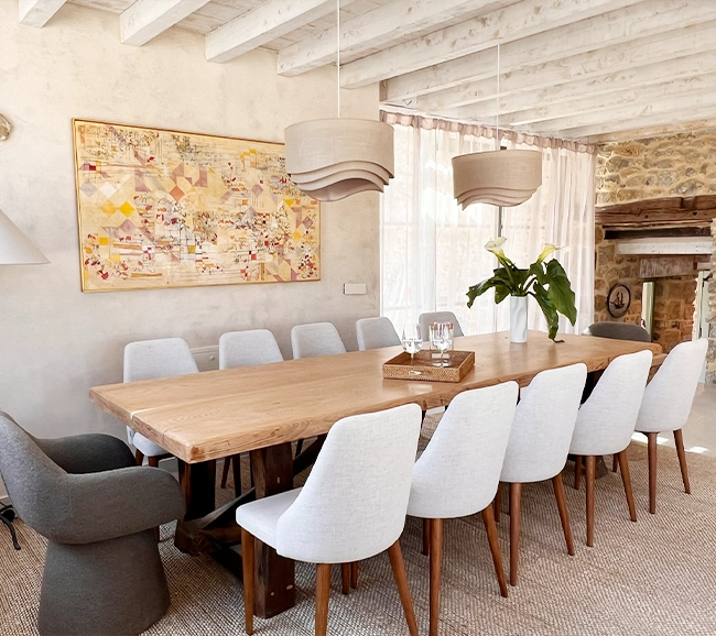 salle à manger décoration contemporaine maison centenaire en pierres rénovée "La Bendita" par Wishome