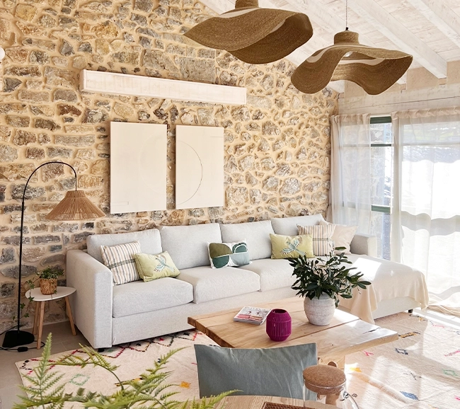 salon décoration contemporaine maison centenaire en pierres rénovée "La Bendita" par Wishome