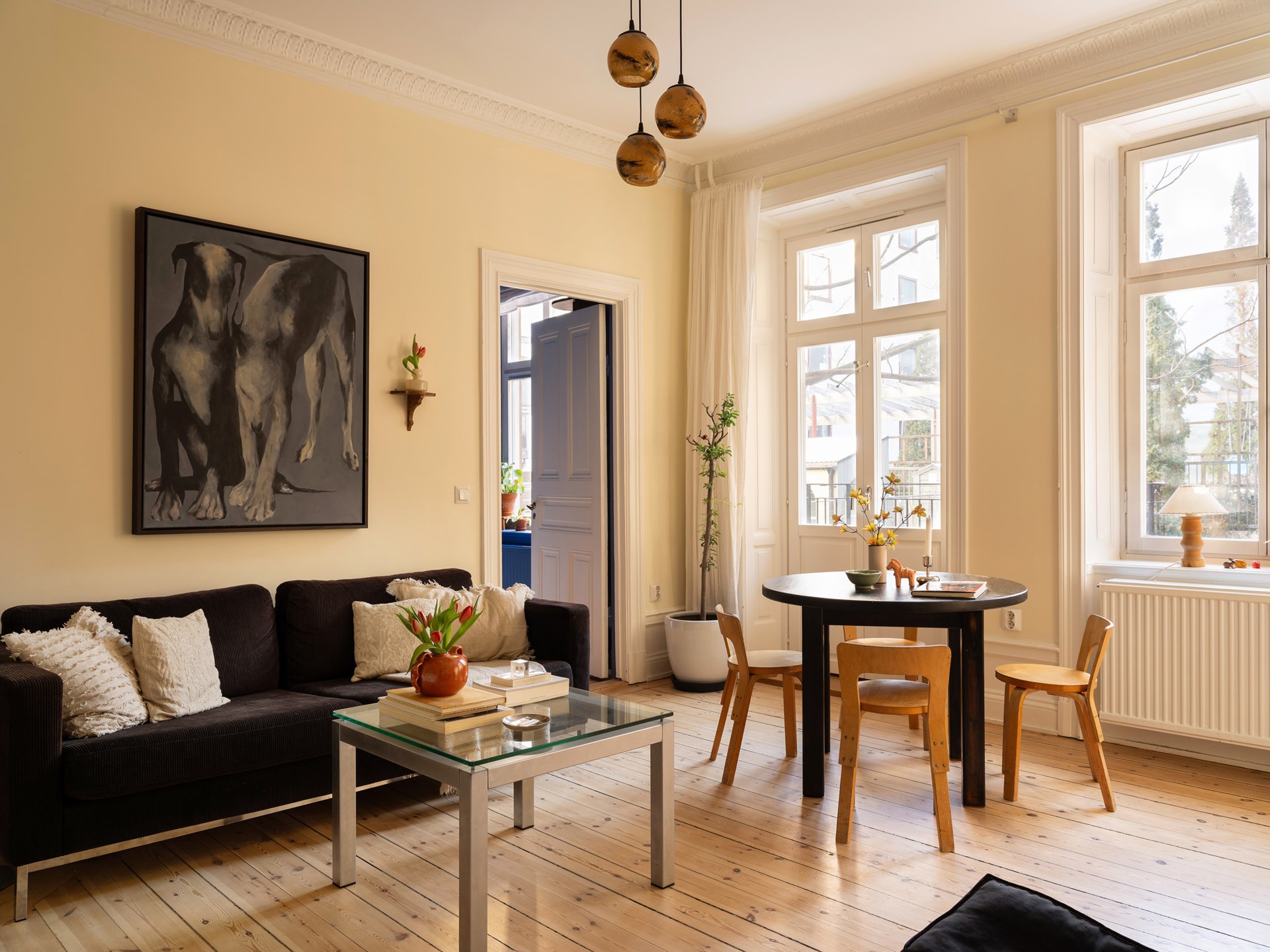 Un appartement de 48m2 dans un immeuble du 19e siècle avec des éléments d’origine