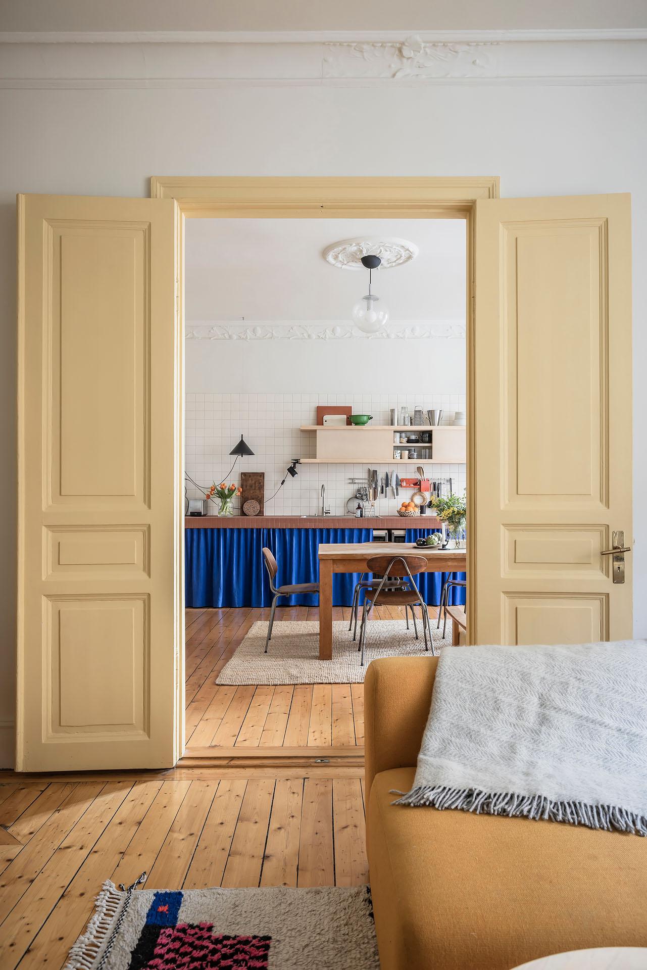 salon et cuisine avec salle à manger appartement ancien à la décoration scandinave salon et cuisine avec salle à manger appartement ancien à la décoration scandinave