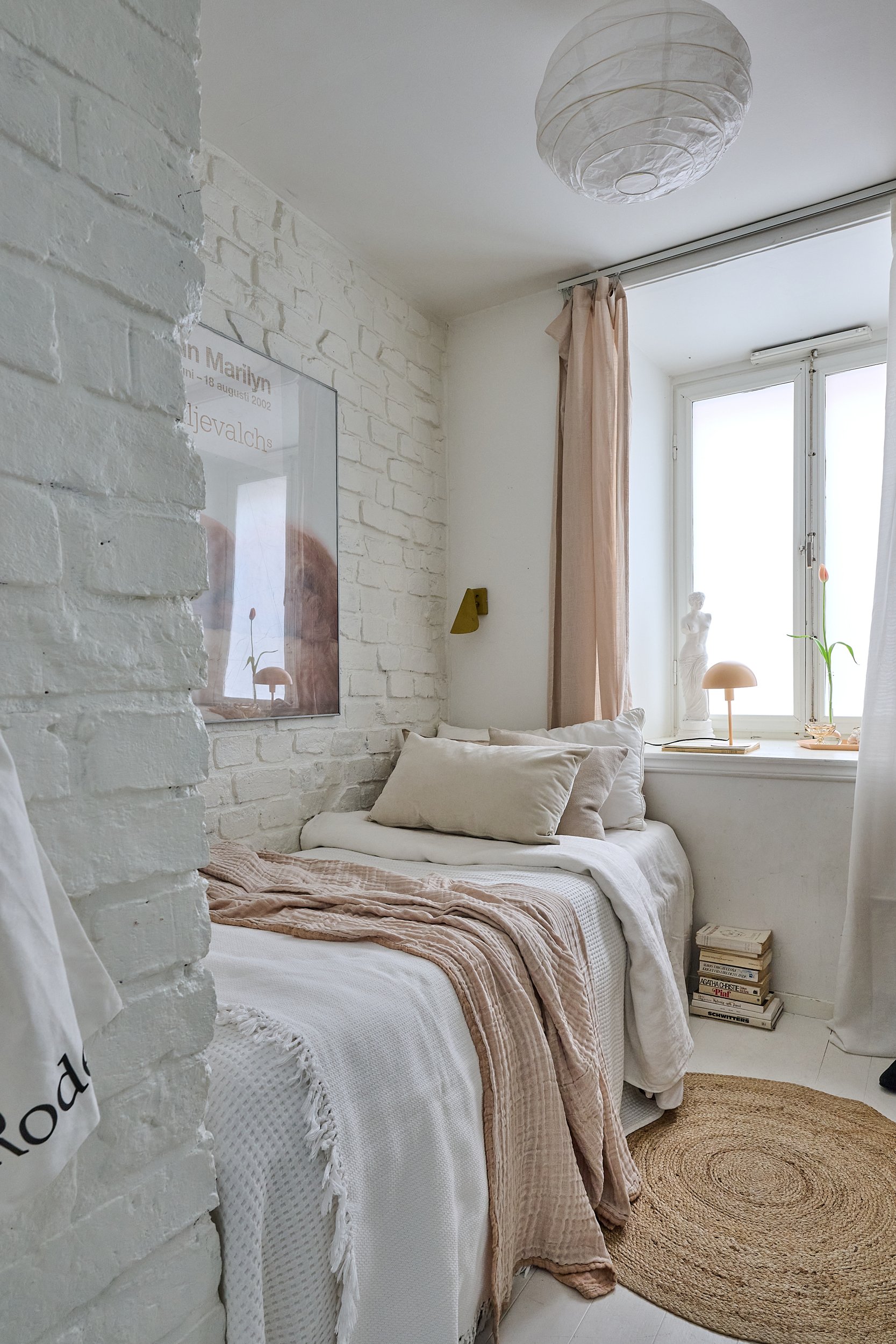 chambre blanche briques peintes avec placard miroir chambre blanche briques peintes avec placard miroir
